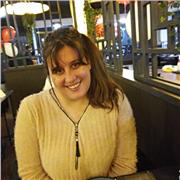 Laureata in lingue e letterature straniere impartisce lezioni di Inglese e Spagnolo